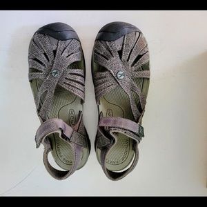 Keen Rose Sandal. Size 11